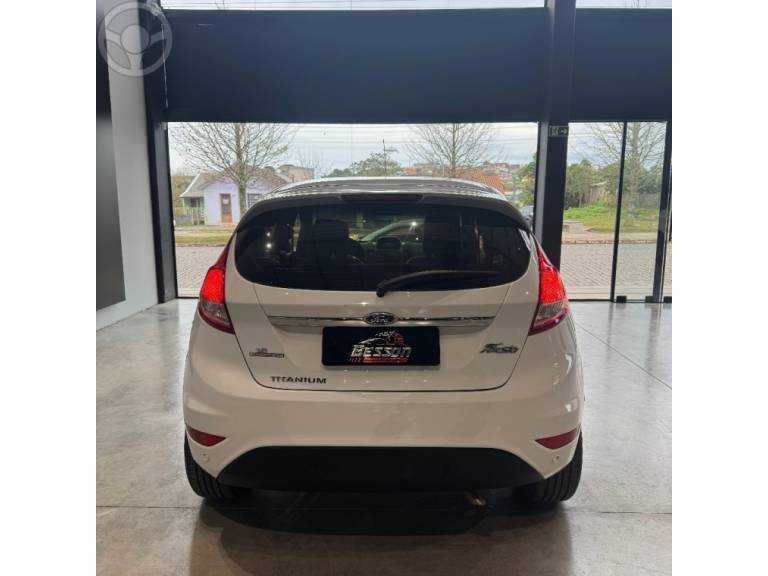 FORD - FIESTA 1.6 TITANIUM HATCH 16V FLEX 4P AUTOMÁTICO - 2014/2014 - BRANCA - R$ 47.900,00