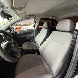 VOLKSWAGEN - VOYAGE 1.0 MI 8V FLEX 4P MANUAL - 2011/2012 - PRETA - R$ 35.900,00