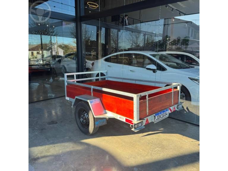OUTRAS - REBOQUE PARA CARRO - 2025/2025 - PRATA - R$ 6.500,00