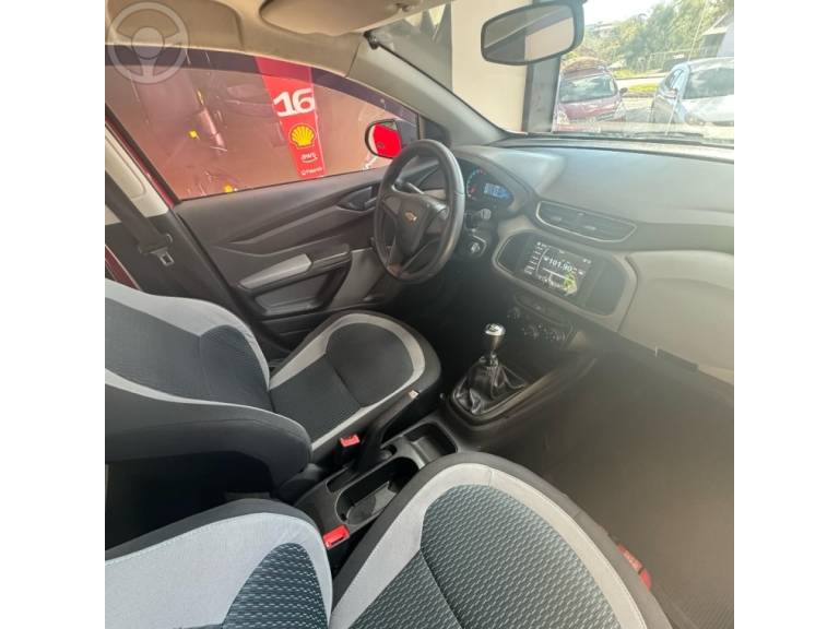 CHEVROLET - ONIX 1.0 MPFI LS 8V FLEX 4P MANUAL - 2015/2016 - VERMELHA - R$ 49.900,00