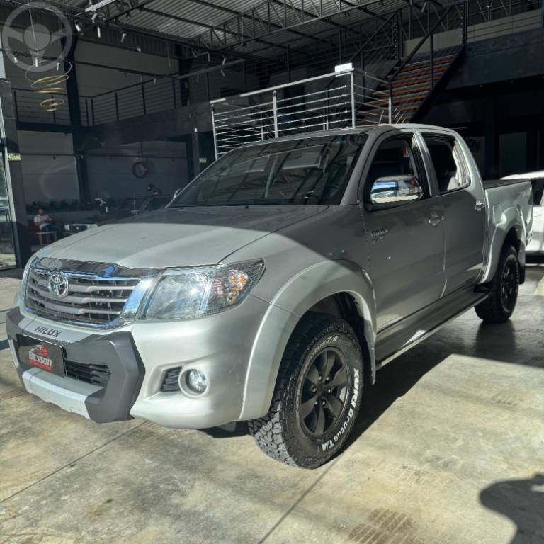 TOYOTA - HILUX 2.7 SRV 4X4 CD 16V FLEX 4P AUTOMÁTICO - 2014/2014 - PRATA - R$ 129.000,00
