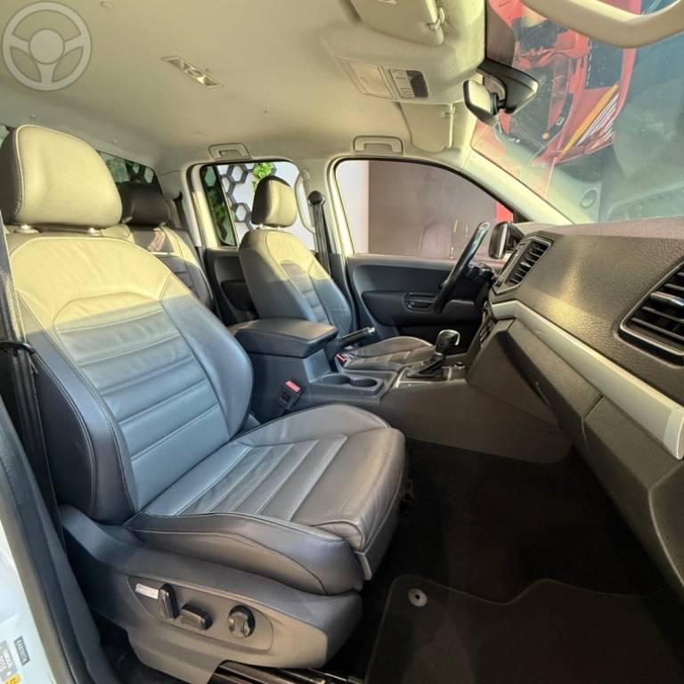 VOLKSWAGEN - AMAROK 3.0 V6 TDI HIGHLINE CD DIESEL 4MOTION AUTOMÁTICO - 2018/2019 - BRANCA - R$ 156.900,00