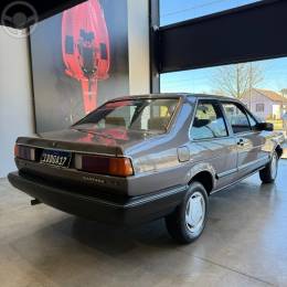 VOLKSWAGEN - SANTANA 2.0 GLS 8V 2P MANUAL - 1988/1989 - MARROM - R$ 35.900,00