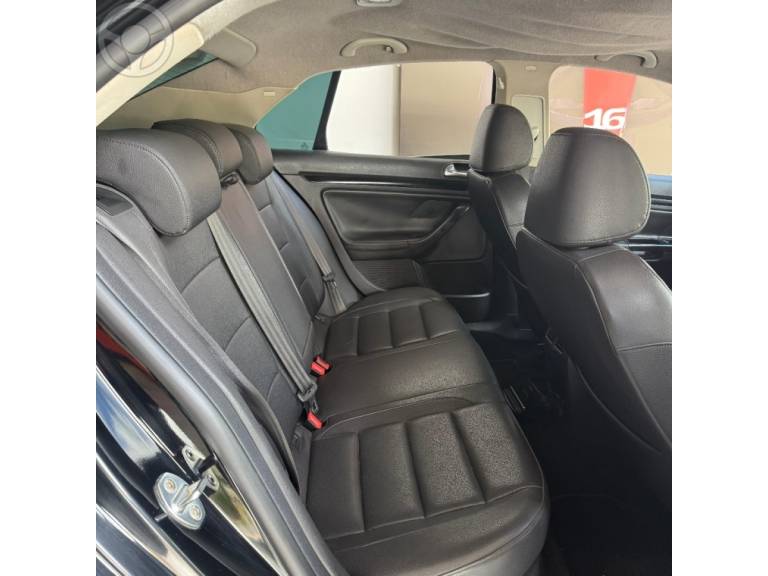VOLKSWAGEN - JETTA 2.5 I 20V 4P TIPTRONIC - 2010/2010 - PRETA - R$ 45.900,00