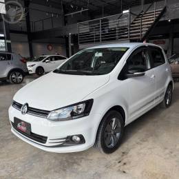 VOLKSWAGEN - FOX 1.6 MSI TOTAL FLEX CONNECT 4P MANUAL - 2021/2022 - BRANCA - R$ 75.900,00
