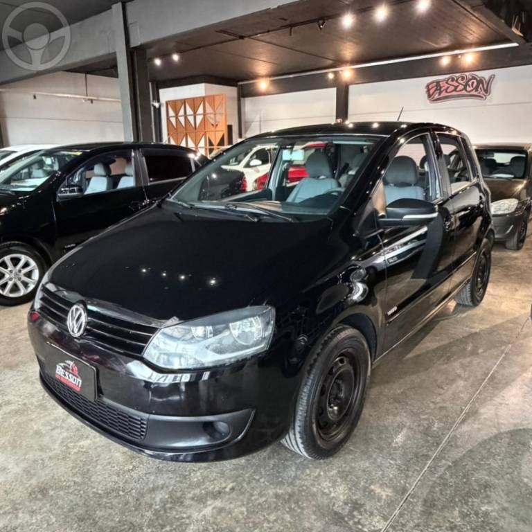 VOLKSWAGEN - FOX 1.0 MI 8V FLEX 4P MANUAL - 2011/2012 - PRETA - R$ 29.900,00