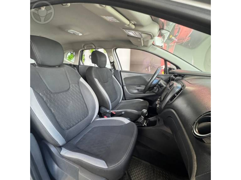 RENAULT - CAPTUR 1.6 16V FLEX ZEN AUTOMÁTICO - 2017/2018 - PRATA - R$ 79.900,00