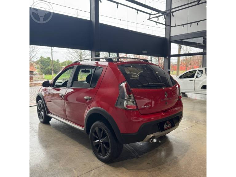 RENAULT - SANDERO 1.6 STEPWAY 16V FLEX 4P MANUAL - 2011/2012 - VERMELHA - R$ 41.900,00