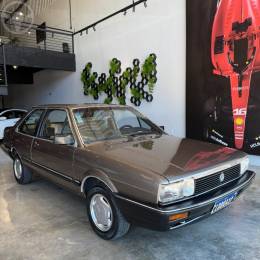 VOLKSWAGEN - SANTANA 2.0 GLS 8V 2P MANUAL - 1988/1989 - MARROM - R$ 35.900,00