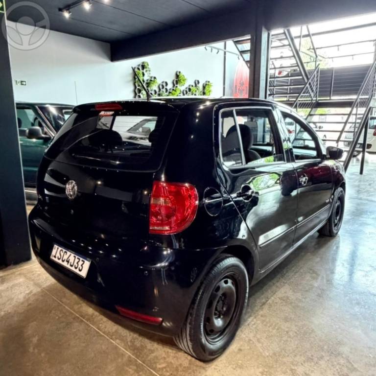 VOLKSWAGEN - FOX 1.0 MI 8V FLEX 4P MANUAL - 2011/2012 - PRETA - R$ 29.900,00