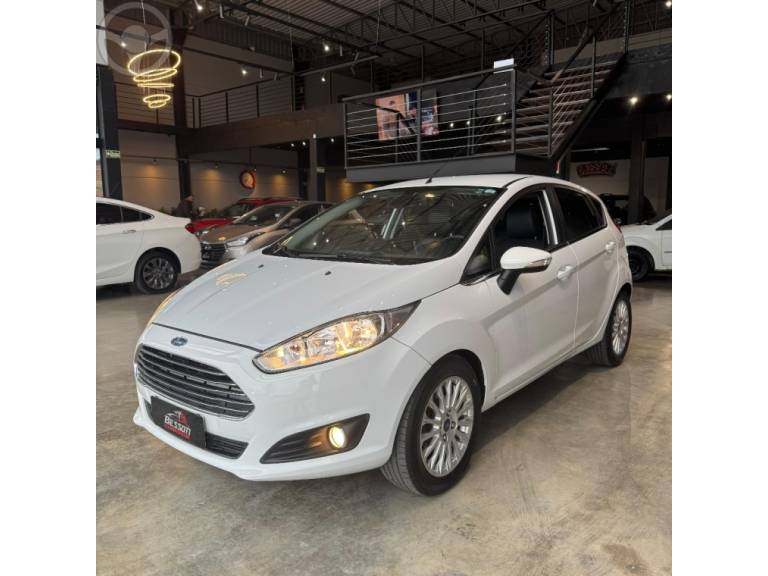 FORD - FIESTA 1.6 TITANIUM HATCH 16V FLEX 4P AUTOMÁTICO - 2014/2014 - BRANCA - R$ 47.900,00
