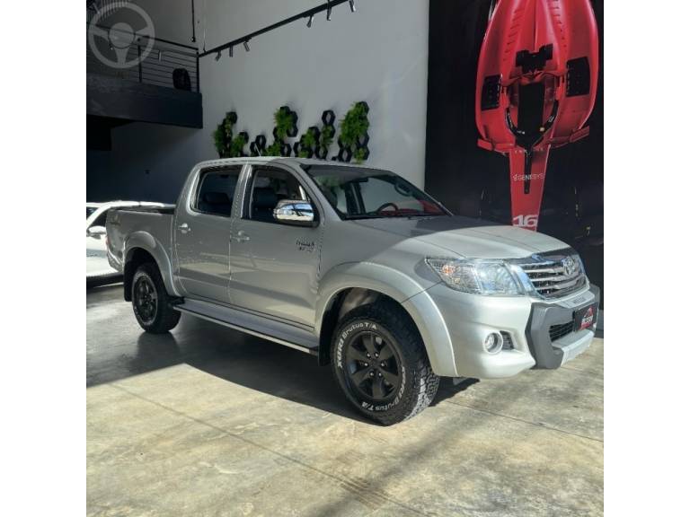 TOYOTA - HILUX 2.7 SRV 4X4 CD 16V FLEX 4P AUTOMÁTICO - 2014/2014 - PRATA - R$ 125.000,00