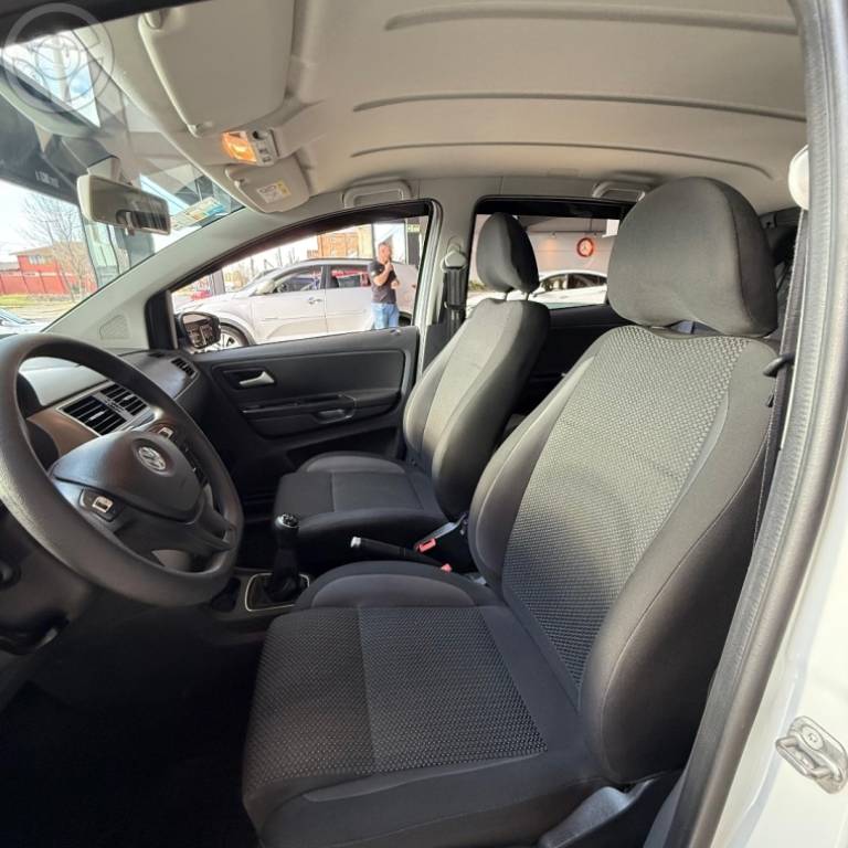 VOLKSWAGEN - FOX 1.6 MSI TOTAL FLEX CONNECT 4P MANUAL - 2021/2022 - BRANCA - R$ 75.900,00