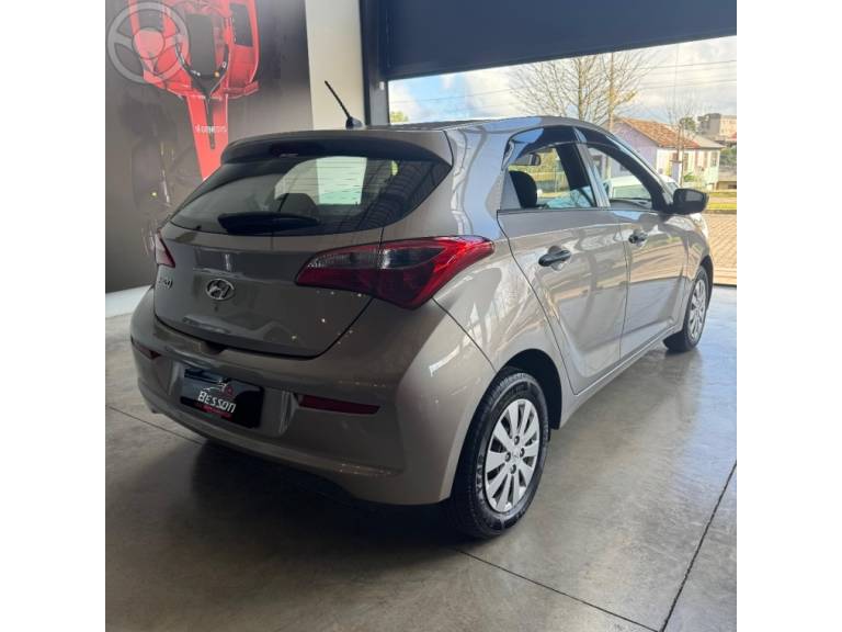 HYUNDAI - HB20 1.0 COMFORT 12V FLEX 4P MANUAL - 2017/2017 - PRATA - R$ 53.900,00