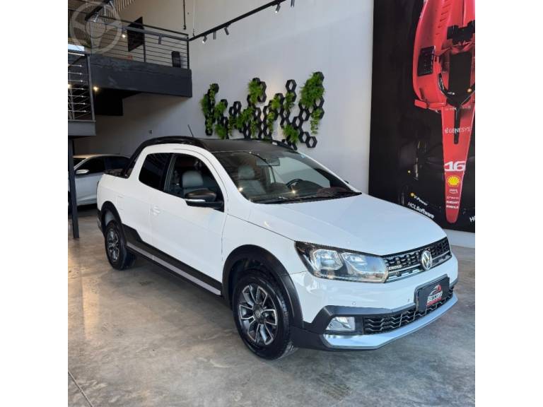 VOLKSWAGEN - SAVEIRO 1.6 CROSS CD 16V FLEX 2P MANUAL - 2017/2018 - BRANCA - R$ 86.900,00