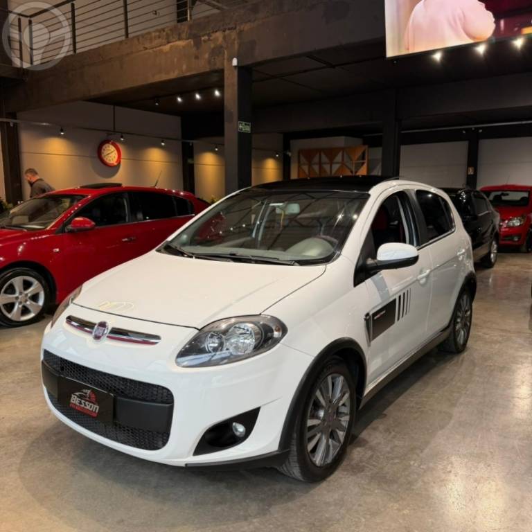 FIAT - PALIO 1.6 MPI SPORTING 16V FLEX 4P MANUAL - 2014/2015 - BRANCA - R$ 47.900,00