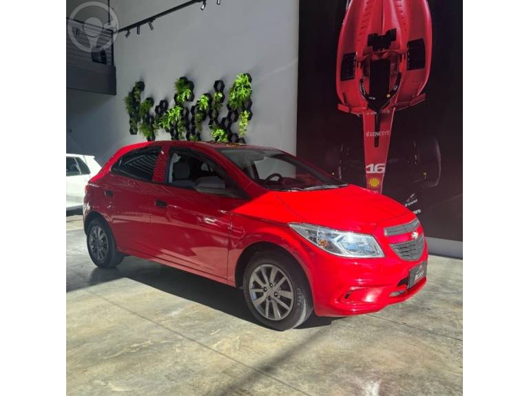 CHEVROLET - ONIX 1.0 MPFI LS 8V FLEX 4P MANUAL - 2015/2016 - VERMELHA - R$ 49.900,00