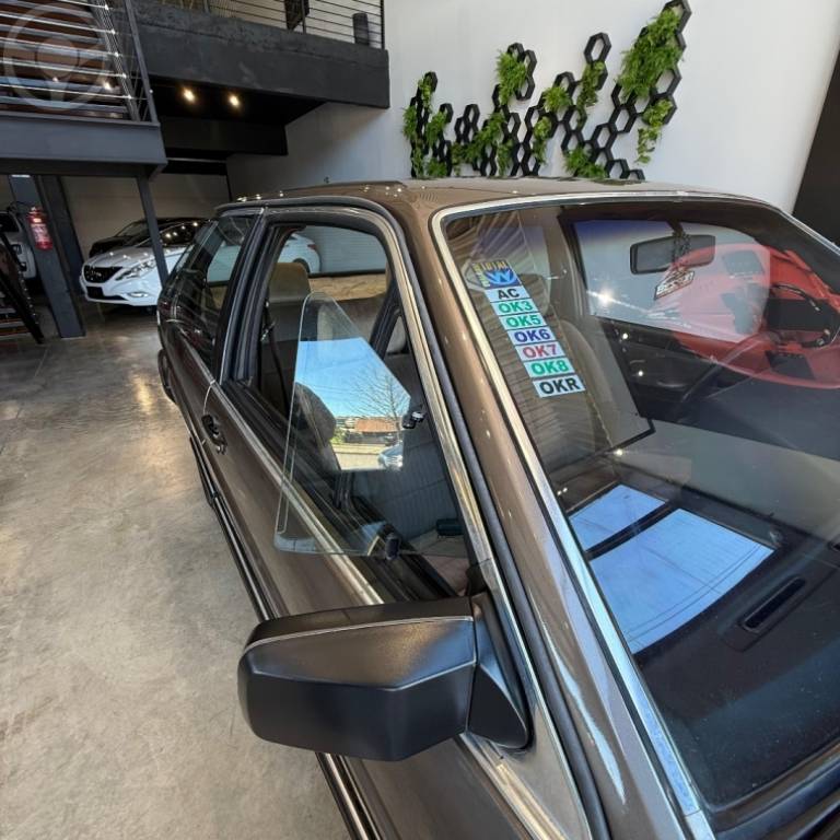 VOLKSWAGEN - SANTANA 2.0 GLS 8V 2P MANUAL - 1988/1989 - MARROM - R$ 45.900,00