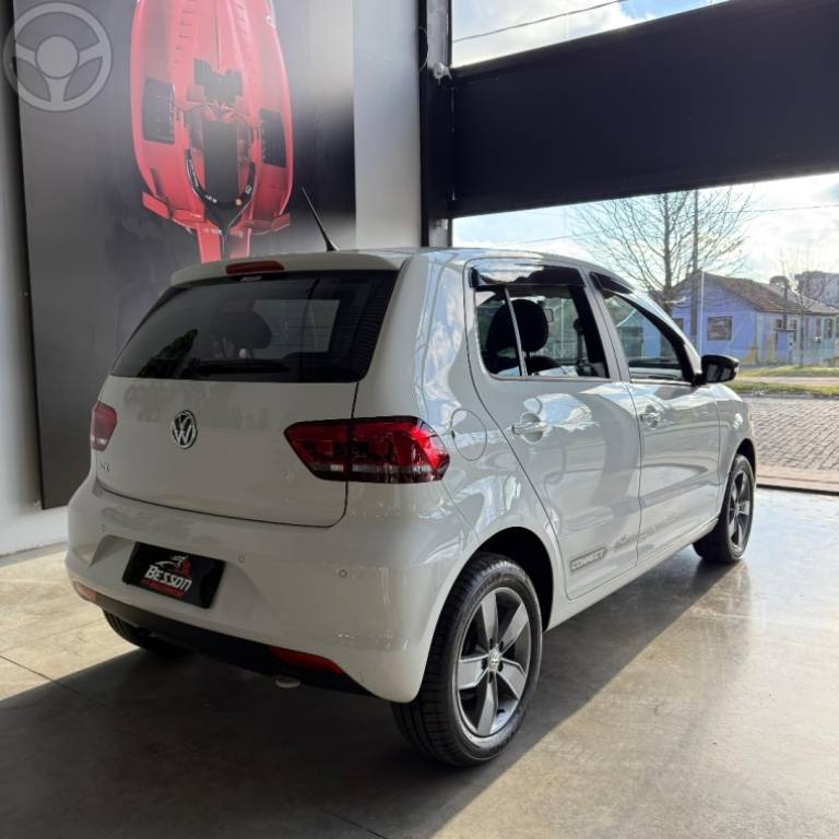 VOLKSWAGEN - FOX 1.6 MSI TOTAL FLEX CONNECT 4P MANUAL - 2021/2022 - BRANCA - R$ 75.900,00