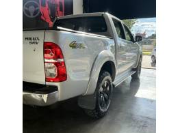 TOYOTA - HILUX 2.7 SRV 4X4 CD 16V FLEX 4P AUTOMÁTICO - 2014/2014 - PRATA - R$ 125.000,00