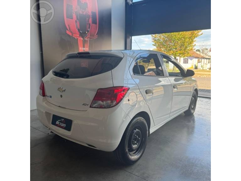 CHEVROLET - ONIX 1.0 MPFI JOY 8V FLEX 4P MANUAL - 2018/2018 - BRANCA - R$ 51.900,00