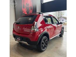 RENAULT - SANDERO 1.6 STEPWAY 16V FLEX 4P MANUAL - 2011/2012 - VERMELHA - R$ 39.500,00