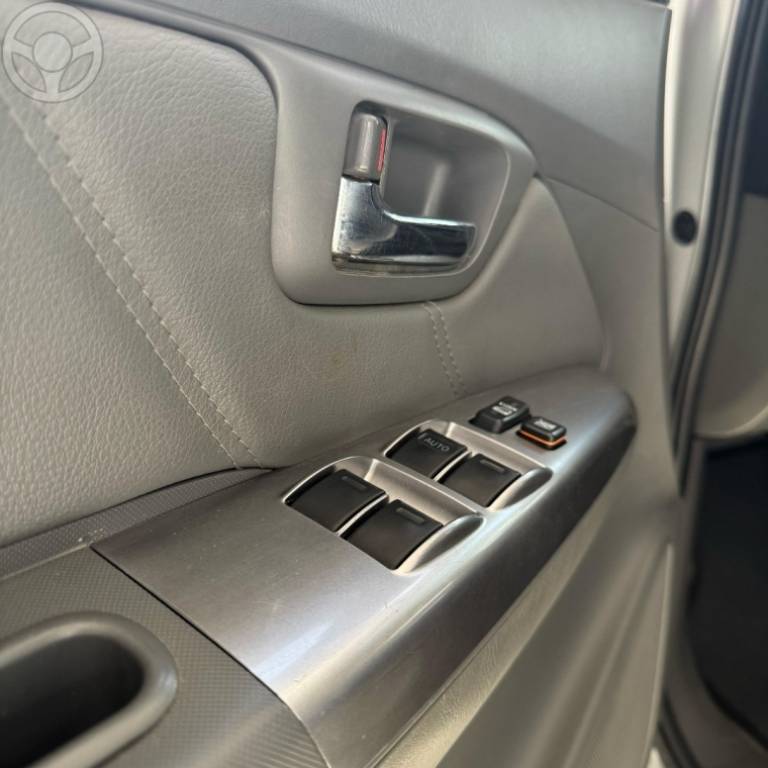 TOYOTA - HILUX 2.7 SRV 4X4 CD 16V FLEX 4P AUTOMÁTICO - 2014/2014 - PRATA - R$ 129.000,00