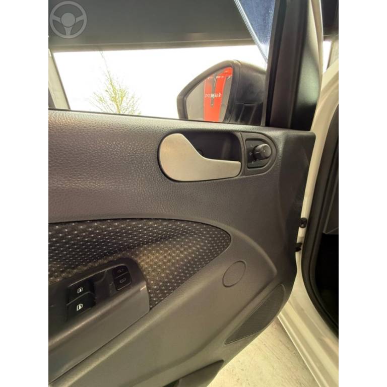 VOLKSWAGEN - GOL 1.0 MI CITY 8V FLEX 4P MANUAL - 2014/2015 - BRANCA - R$ 43.900,00