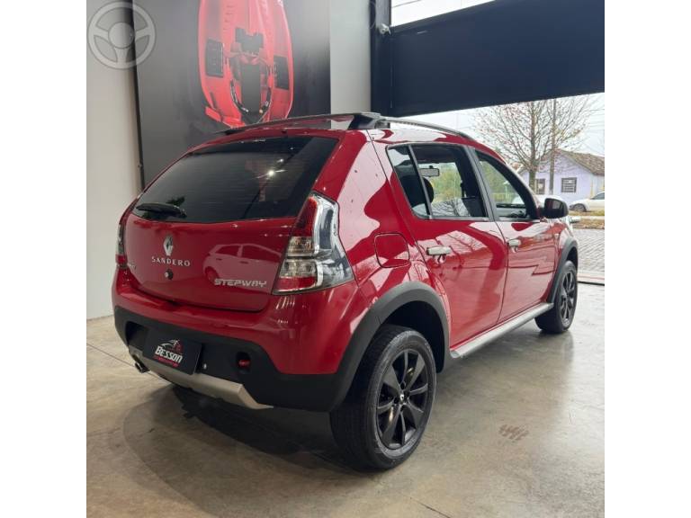 RENAULT - SANDERO 1.6 STEPWAY 16V FLEX 4P MANUAL - 2011/2012 - VERMELHA - R$ 41.900,00