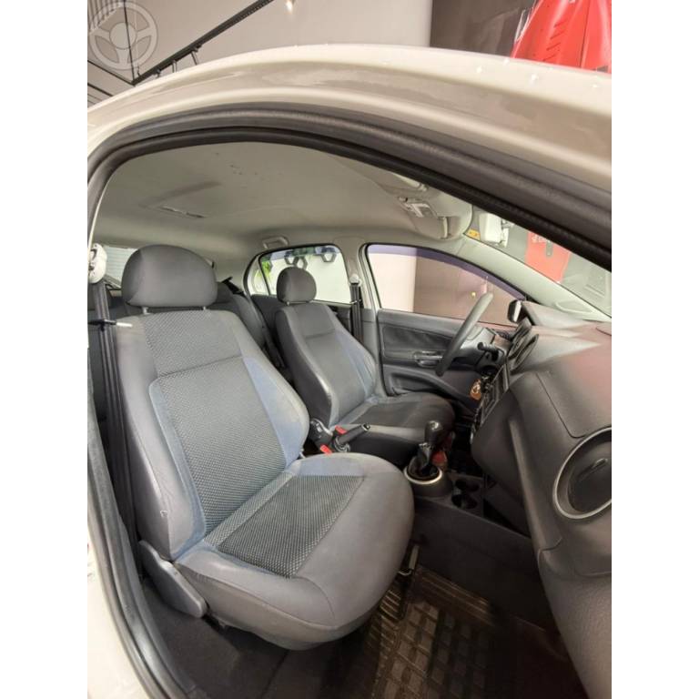 VOLKSWAGEN - GOL 1.0 MI CITY 8V FLEX 4P MANUAL - 2014/2015 - BRANCA - R$ 43.900,00