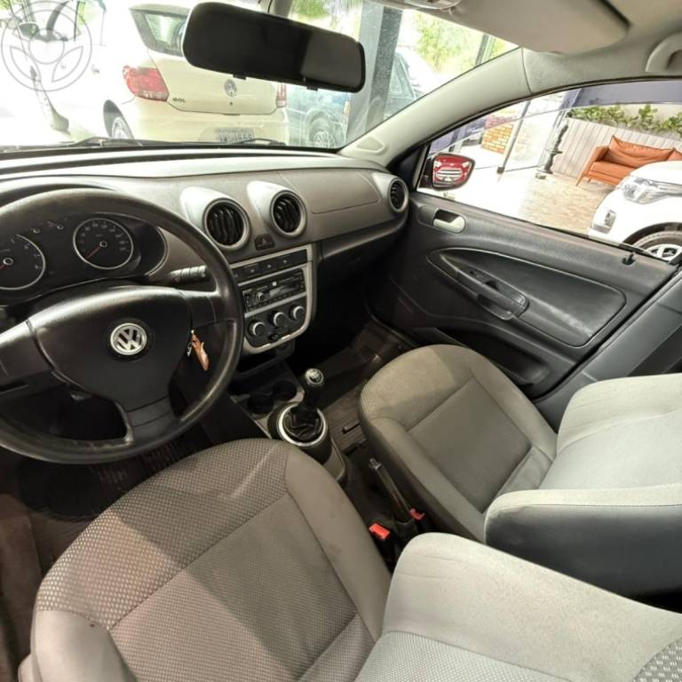 VOLKSWAGEN - VOYAGE 1.0 MI 8V FLEX 4P MANUAL - 2011/2012 - PRETA - R$ 35.900,00