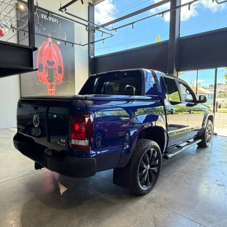 VOLKSWAGEN - AMAROK 3.0 V6 EXTREME CD DIESEL 4X4 AT 4P AUTOMÁTICO - 2023/2024 - AZUL - R$ 268.900,00