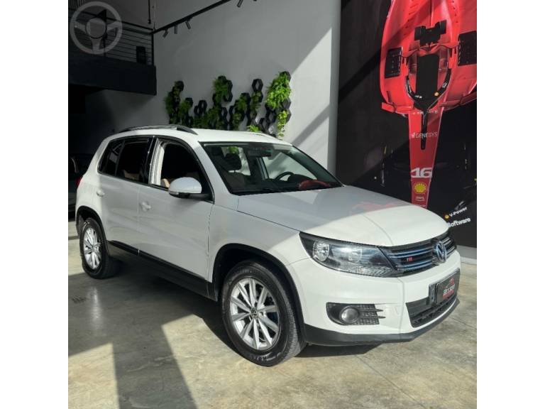 VOLKSWAGEN - TIGUAN 2.0 TSI 16V TURBO 4P TIPTRONIC - 2011/2012 - BRANCA - R$ 67.900,00