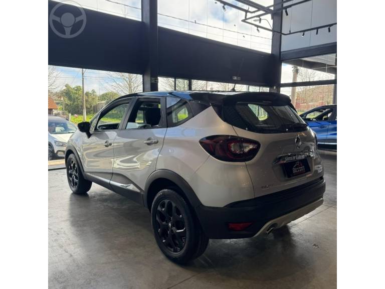RENAULT - CAPTUR 1.6 16V FLEX ZEN AUTOMÁTICO - 2017/2018 - PRATA - R$ 79.900,00