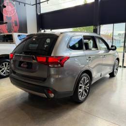 MITSUBISHI - OUTLANDER 2.0 16V 4P AUTOMÁTICO - 2015/2016 - CINZA - R$ 91.900,00