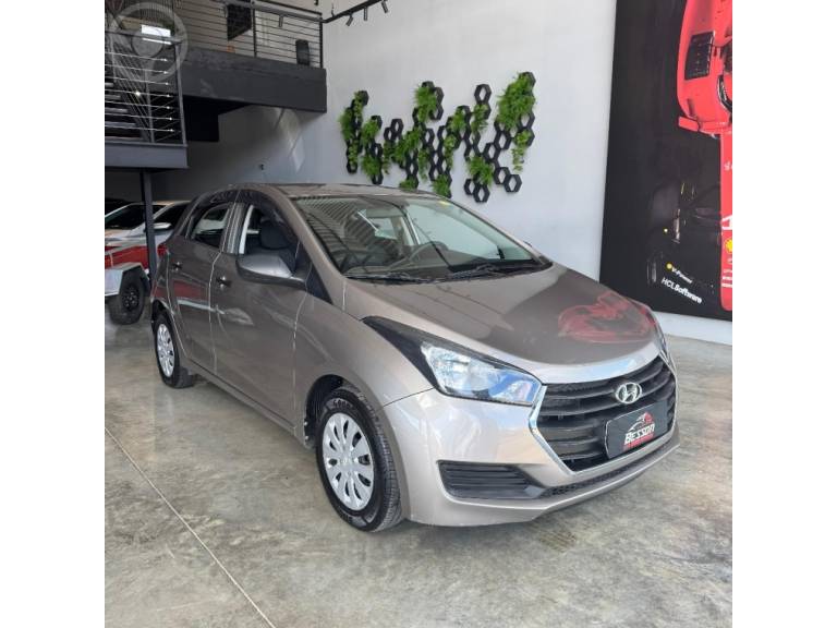 HYUNDAI - HB20 1.0 COMFORT 12V FLEX 4P MANUAL - 2017/2017 - PRATA - R$ 53.900,00